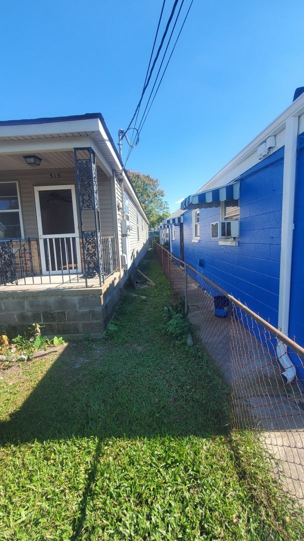 Building Photo - 515 Lizardi St