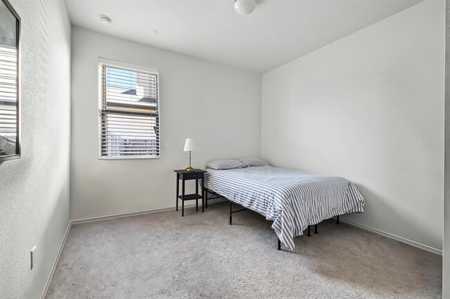 Building Photo - 9105 Garnet Dr