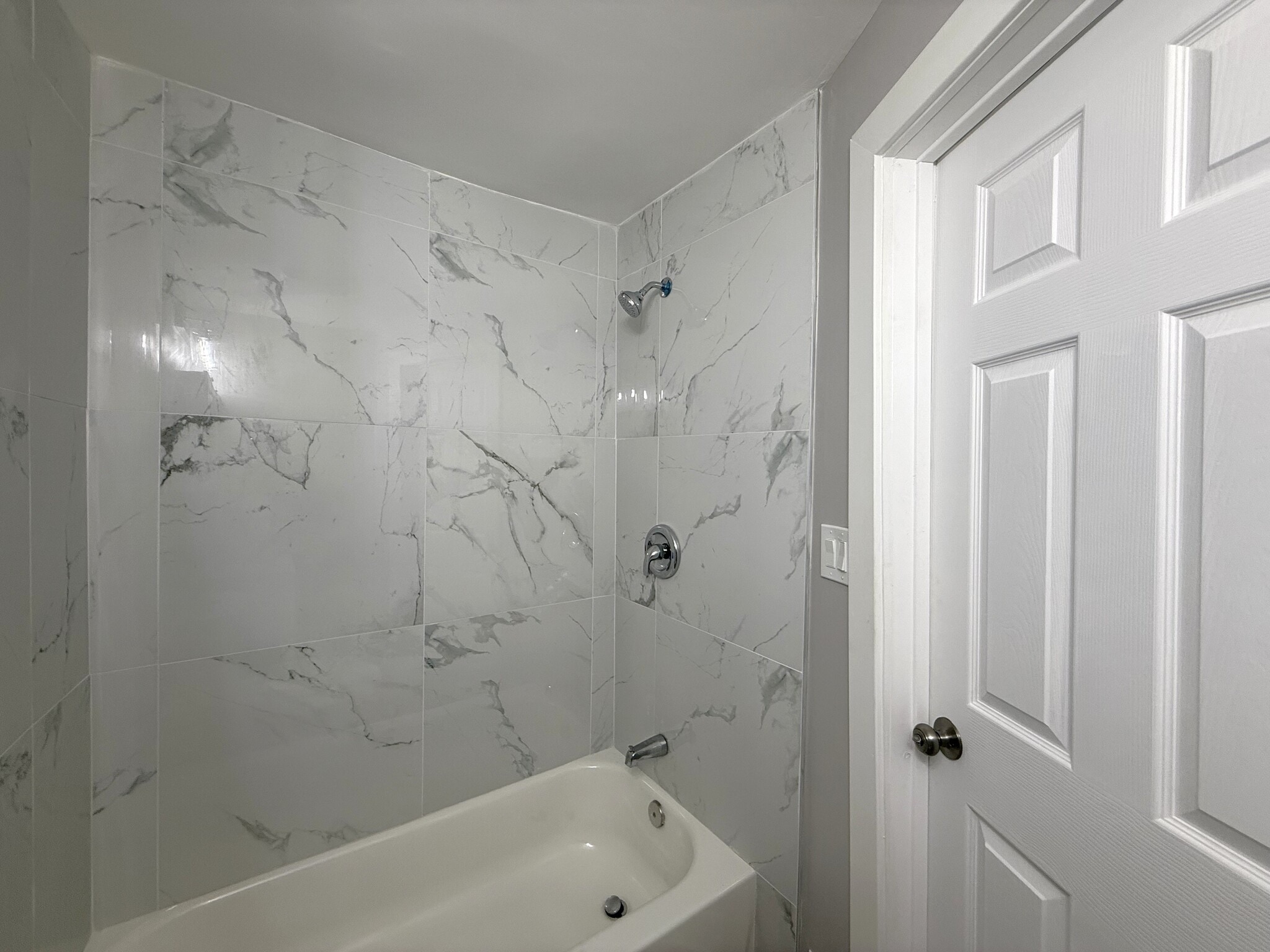 Building Photo - 3575 W Dickens Ave