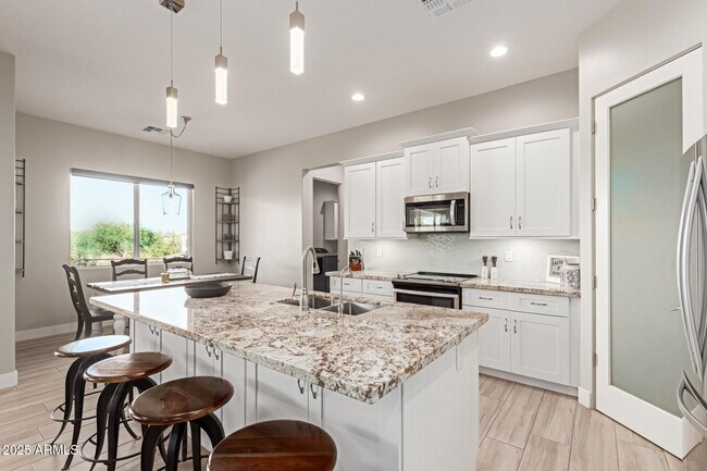 Building Photo - 17316 E Quail Track Rd