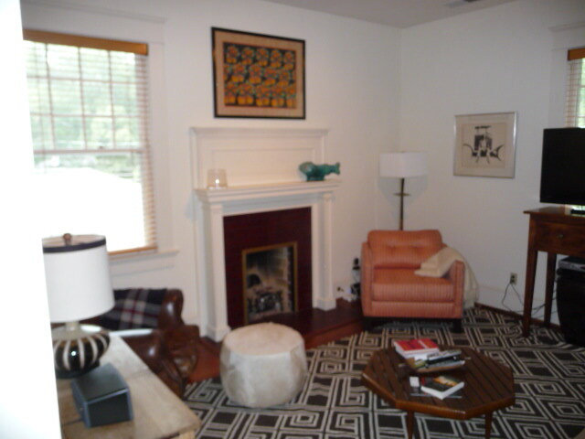 Living Room w/ gas fireplace - 18 Avery Dr NE