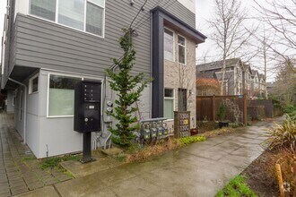 Building Photo - 3Bd/3Ba Seattle Townhouse