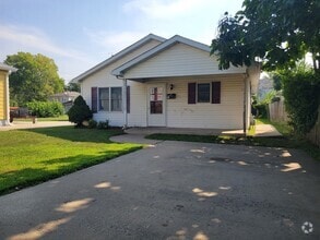 Building Photo - Pun-believable Deal: Stunning 3 Bed/1 Bath...
