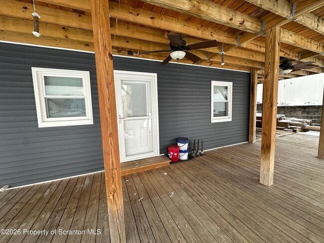 Building Photo - 548 Main St