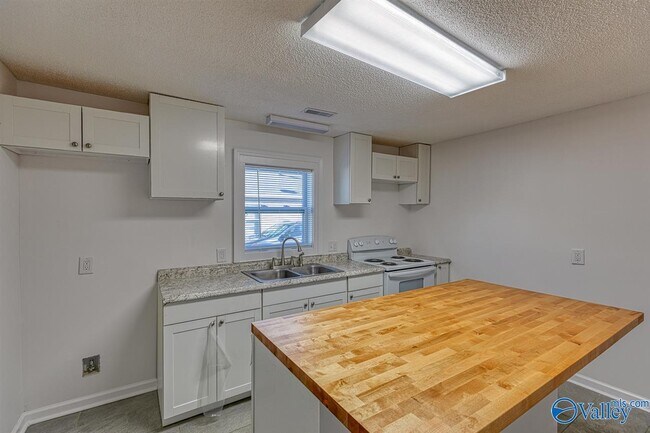 Building Photo - 2910 2nd Ave NW