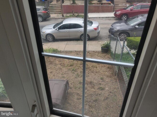 Building Photo - 7131 Louise St