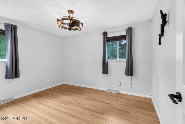 Building Photo - 624 Fort Plains Rd