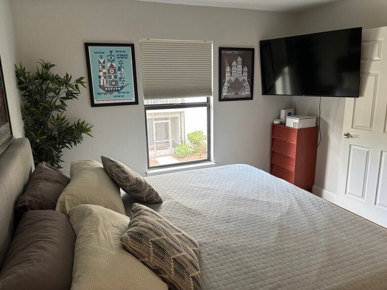 Master Bedroom - 2912 Plaza Terrace Dr