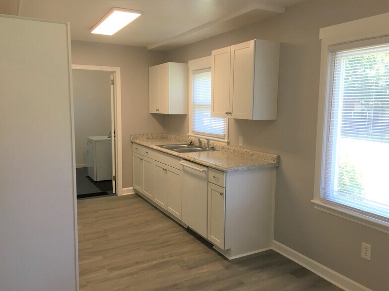 Kitchen - 110 Gilliland Ave