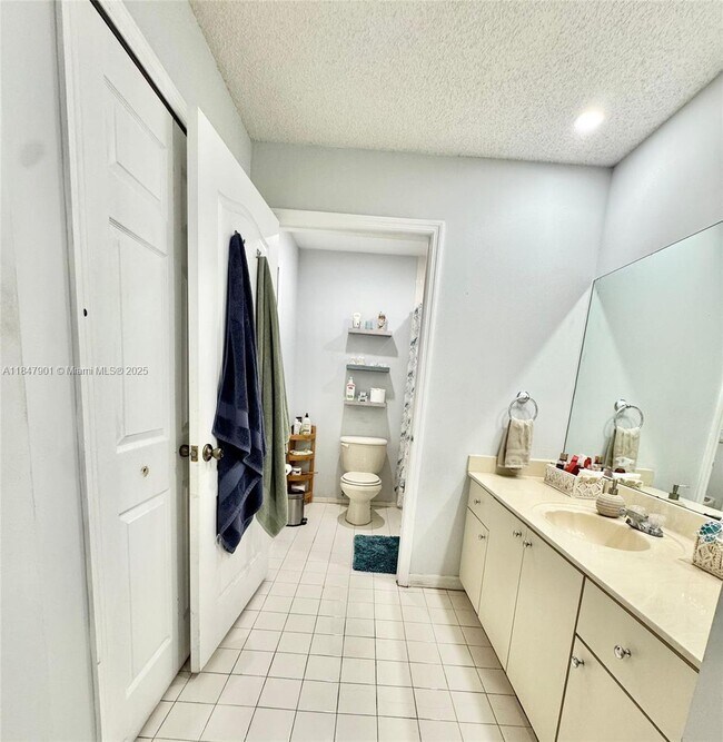 Building Photo - 2527 W 76th St