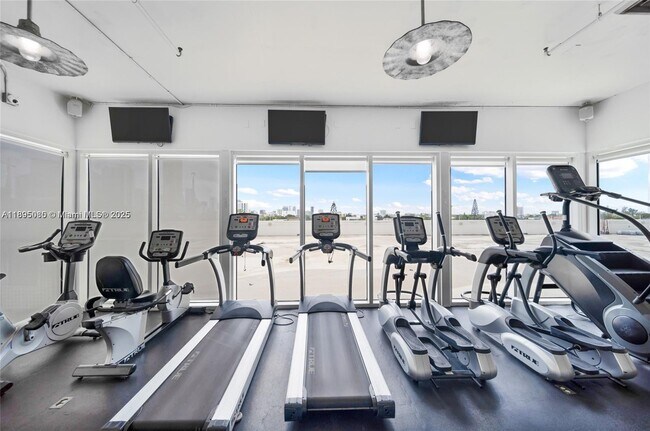 Building Photo - 10 SW South River Dr