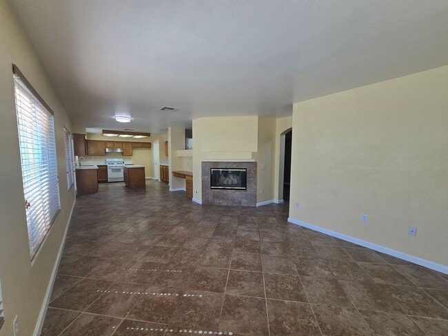 Building Photo - 1602 W Ave H4