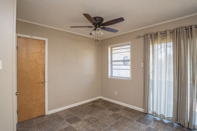 Building Photo - Large Backyard in North Little Rock