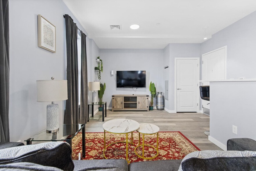 Building Photo - 95 Broadway