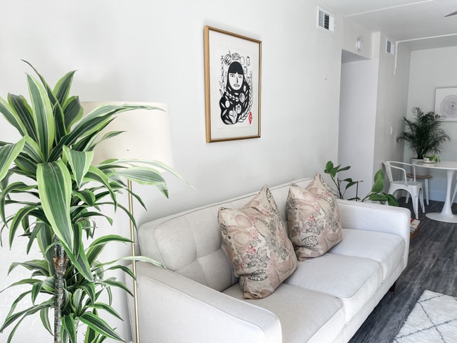 Building Photo - 1855 E Don Carlos