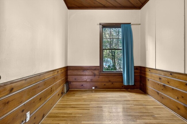 Building Photo - 713 SE 27th Ave