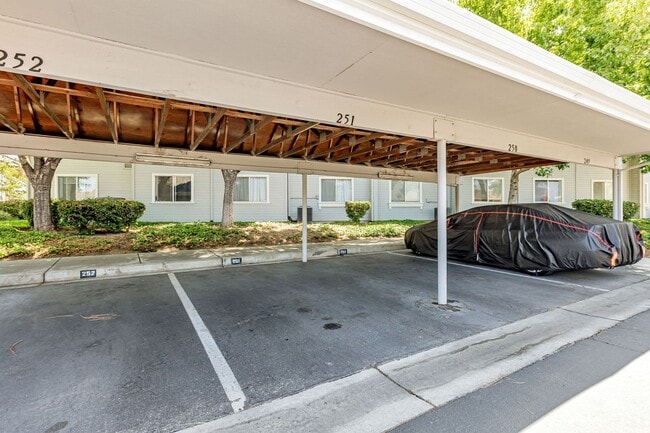 Building Photo - 540 Shadowgraph Dr
