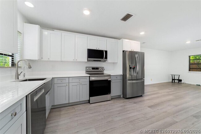 Building Photo - 1273 NE 37th St