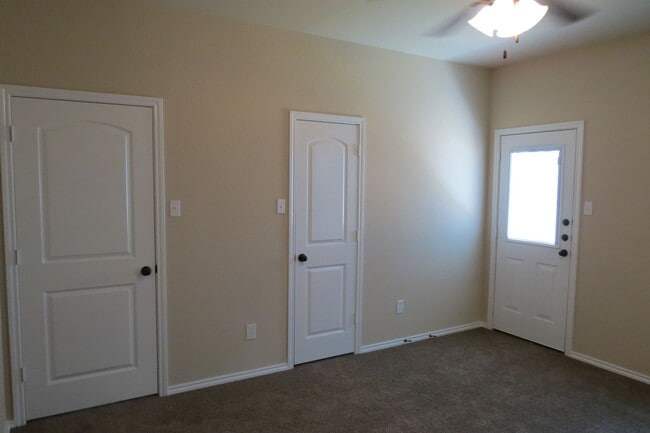 Building Photo - 3/2/2 off HWY 46 / Fridge / Interior Washe...