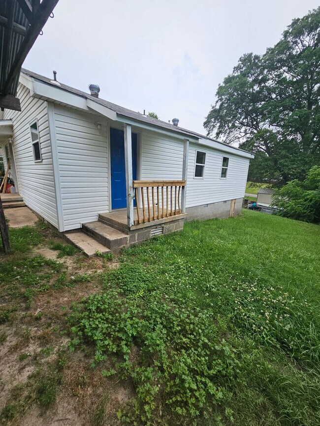 Building Photo - Home in Benton