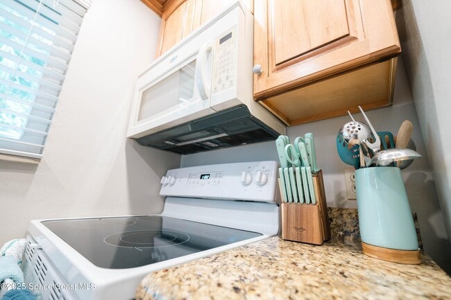 Building Photo - 8715 Camelia Ct