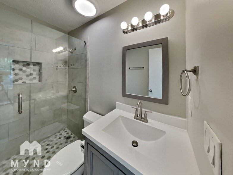 Building Photo - 404 Wedgewood Way