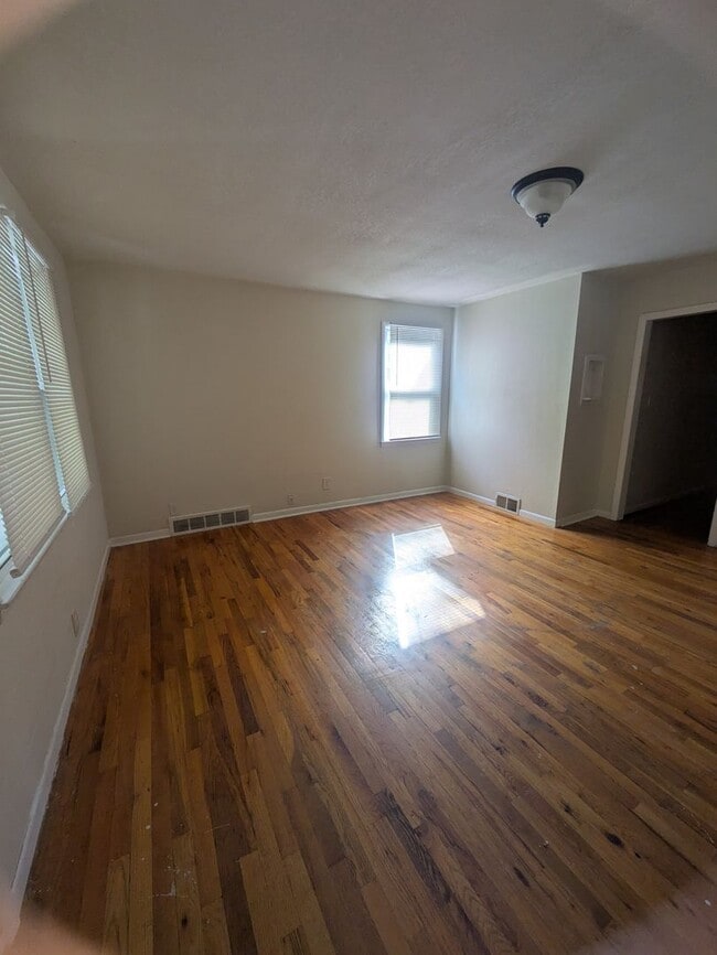 Building Photo - 3017 E 8th St