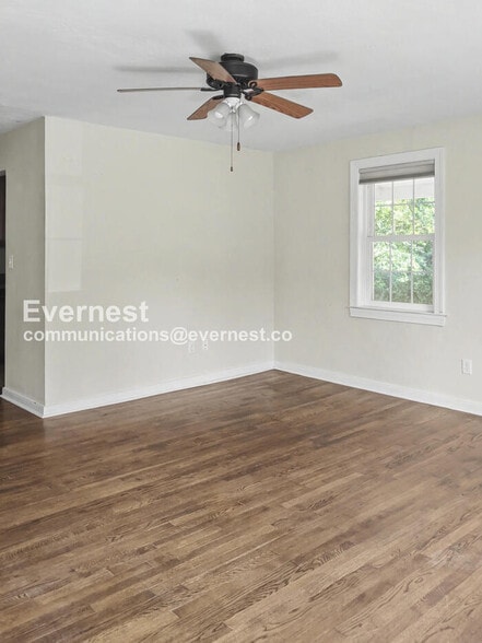 Building Photo - 907 Coleman Dr