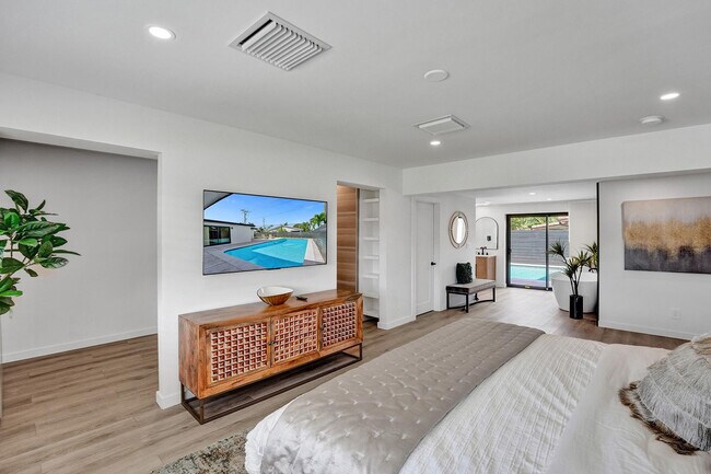 Building Photo - 5501 NE 18th Terrace