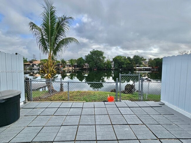 Building Photo - 0000 00000