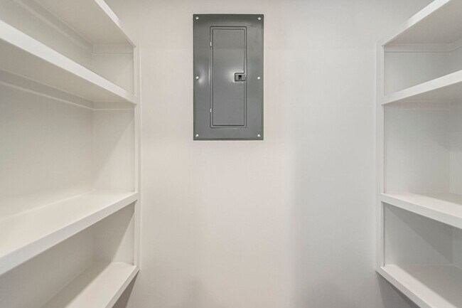 Building Photo - 1 Bed 1.5 Bath Luxury Energy Efficient Tow...