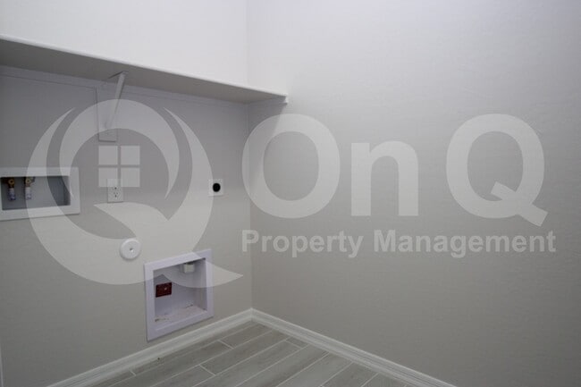 Building Photo - 1033 W Shannons Way