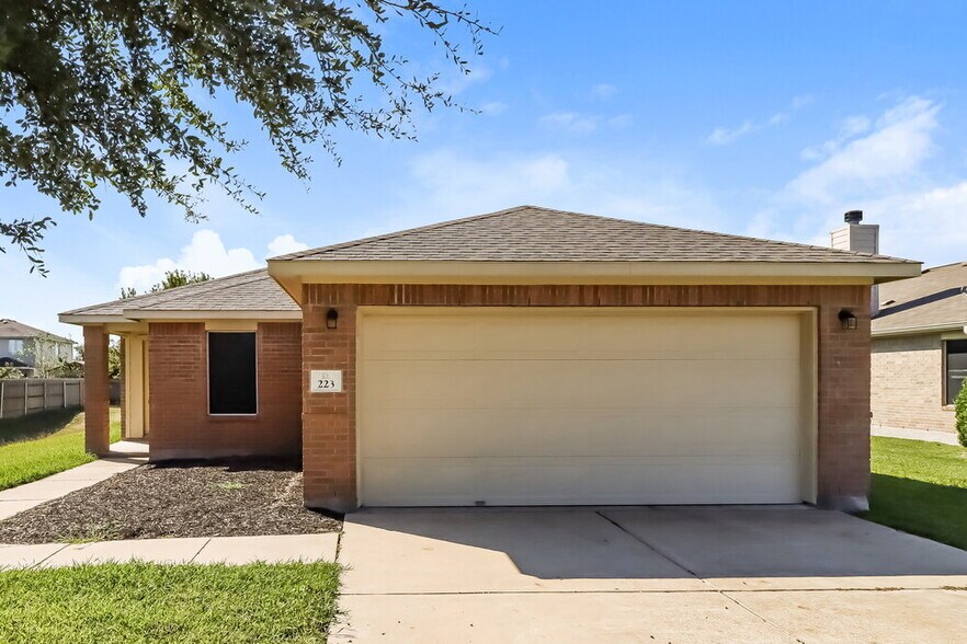 Primary Photo - 223 Legends of Hutto Tr