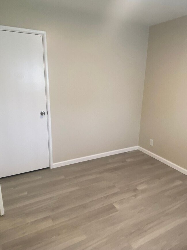 Building Photo - For Rent: Charming 3 Bedroom, 2 Bath Single-Family Home in St. Louis Monthly Rent: $1,950 (2 year...