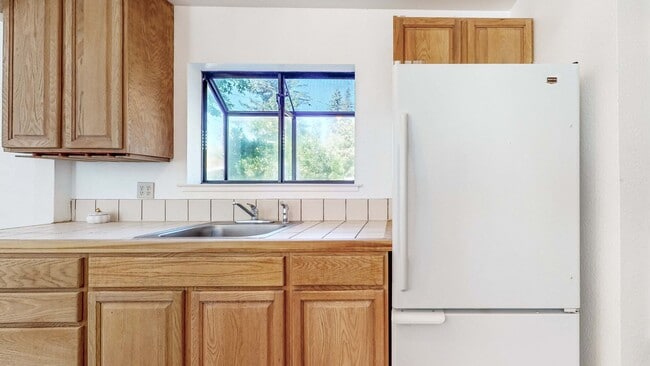 Building Photo - Charming 1 bedroom 1 bath Single Family home in Healdsburg! Water included!