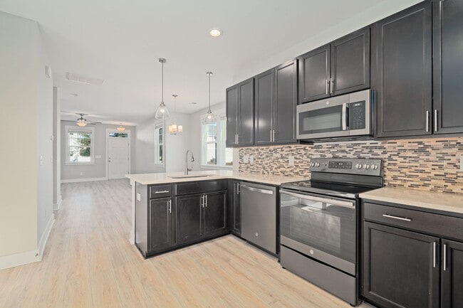 Building Photo - Peaceful Park Circle Retreat