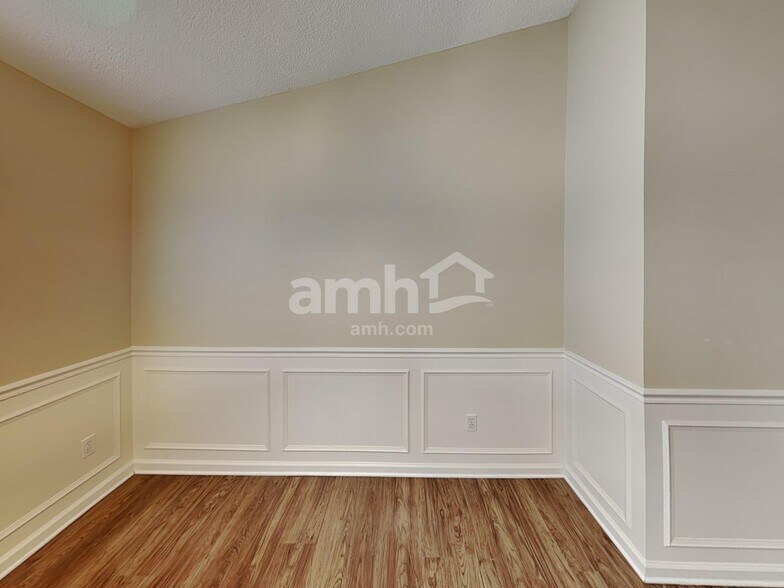 Building Photo - 807 Hickory Knolls Dr