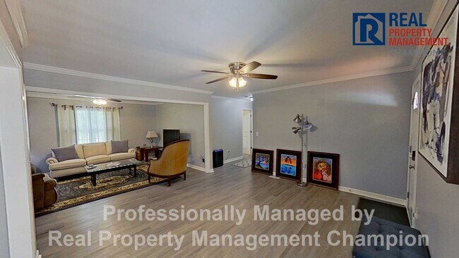 Building Photo - Spacious and Beautifully Updated 3 BD/2 BA...