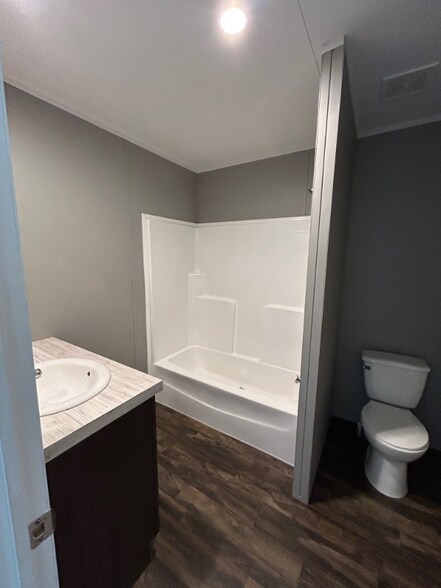 Building Photo - 3200 S Highland Park Dr