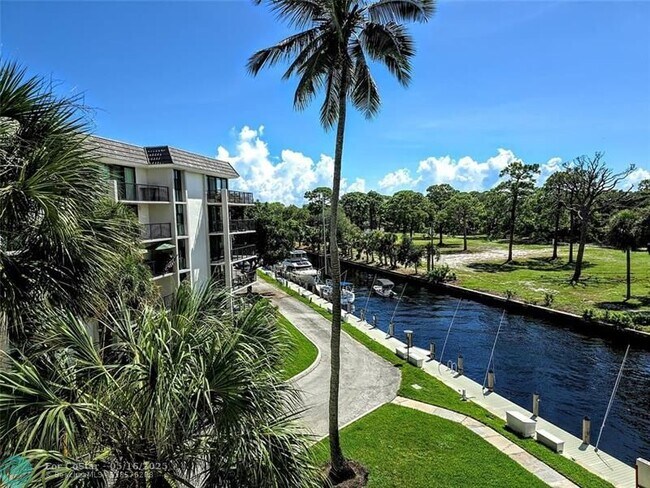 Building Photo - 1350 River Reach Dr
