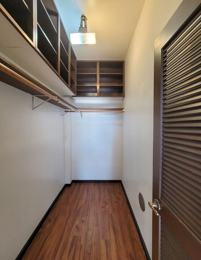 Building Photo - Ground Floor Unit at The Pleasanton! - 2BR...