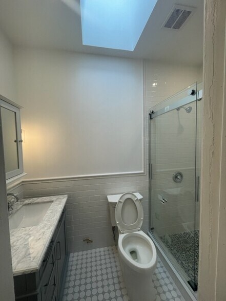 Building Photo - 578 Bay Ridge Pky