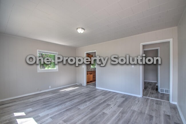 Building Photo - 292 Hadley Rd