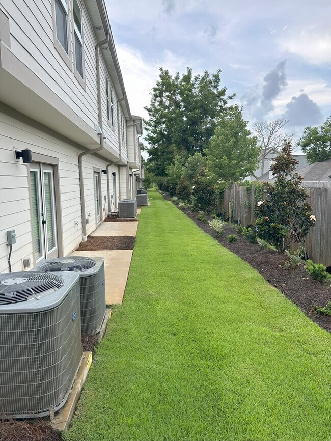 Building Photo - 467 Westgate Wy