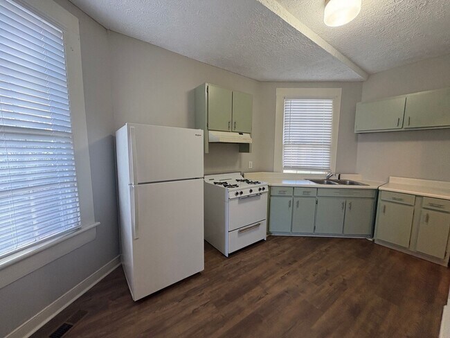 Building Photo - 1020 Adams St