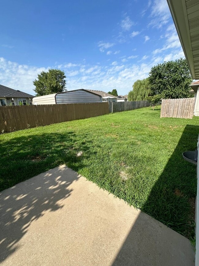 Building Photo - S0225-MF1