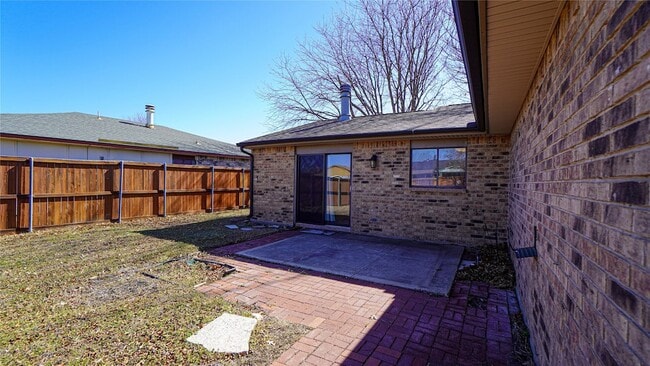 Building Photo - 2115 Chatsworth Rd