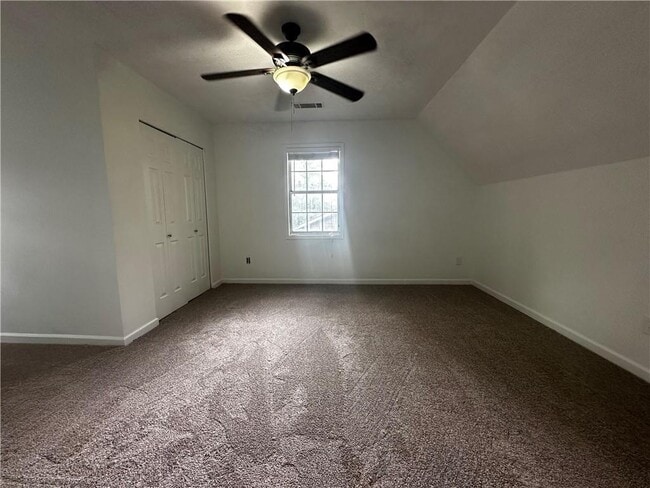 Building Photo - 2536 Country Lake Cir