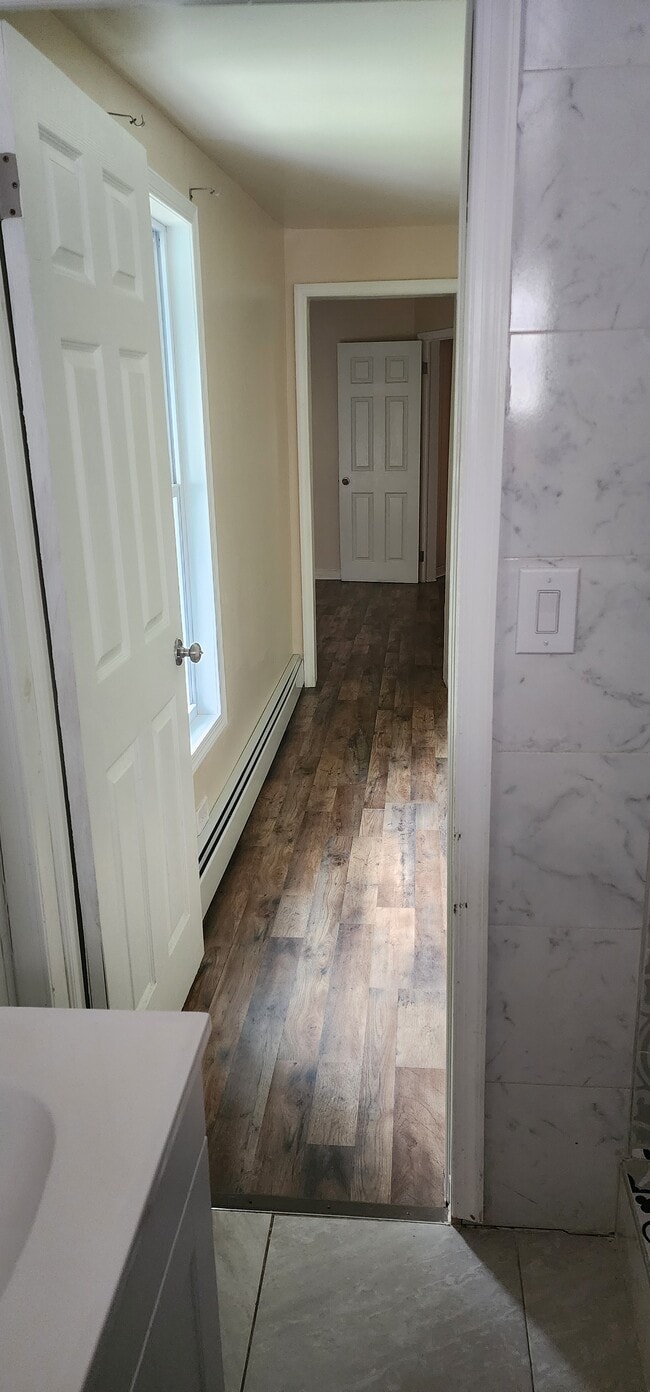 Building Photo - 639 Clinton St