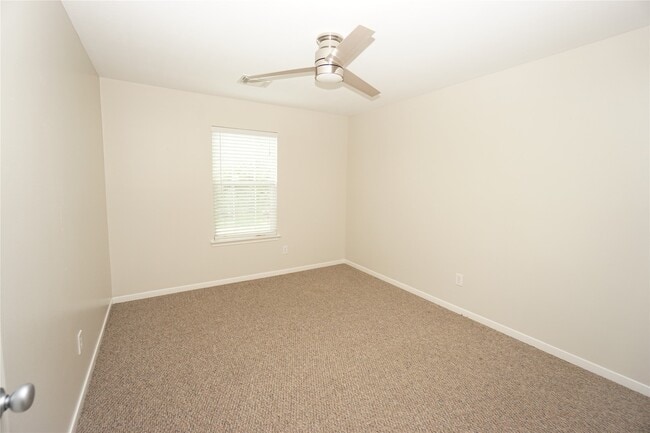 Building Photo - 2434 Ranch Hollow Ct